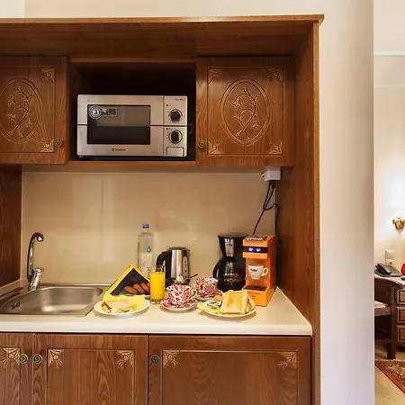 Konukevi Greco Koropi